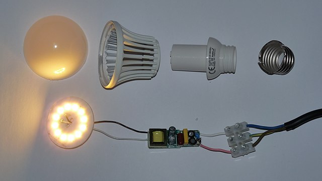 Just How Do LED and Other Light Bulbs Work, Anyway?