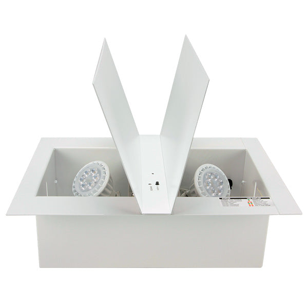 Flush-mounted LED emergency light with closed aluminum doors